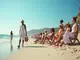 beachlooks-der-stars-royals-und-promis-setzen-modische-trends-fuer-den-sommer-2024